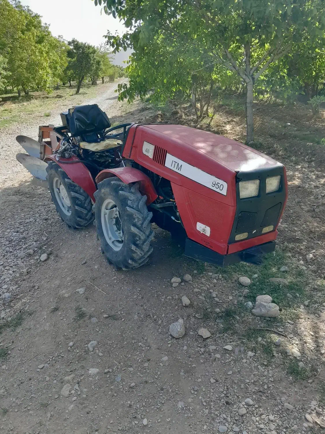 تراکتورباغی۹۵۰ با ادوات|خودرو سنگین|مهاباد (اصفهان), |دیوار