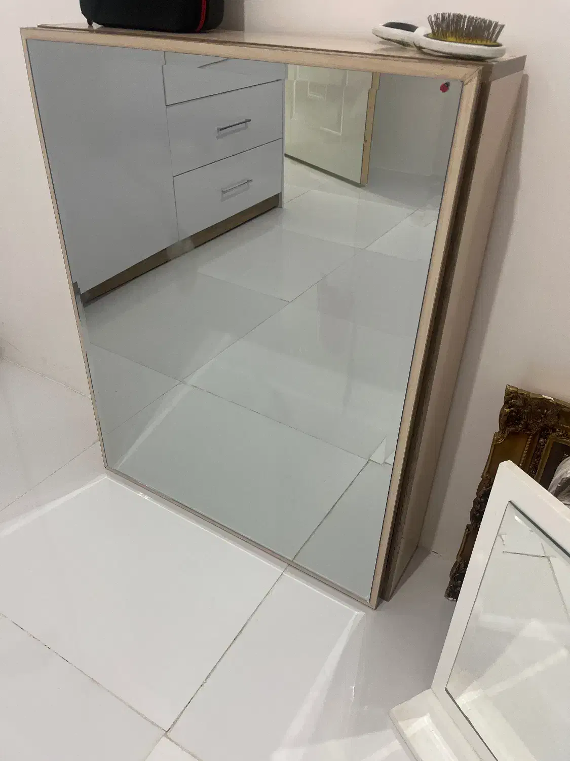 ت خ ت|تخت و سرویس خواب|سبزوار, علمدار|دیوار