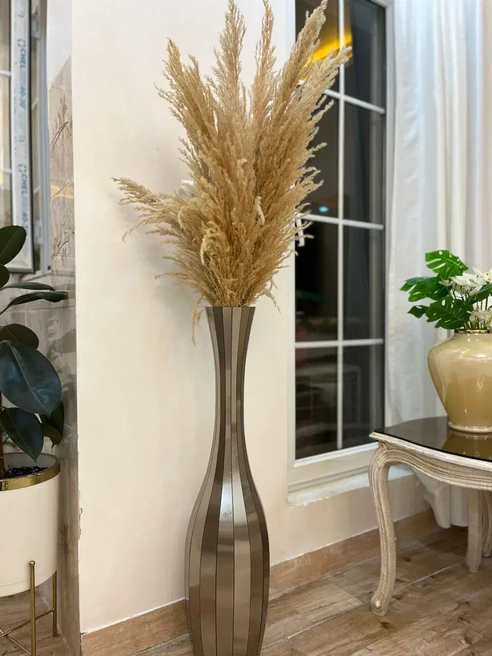 گلدان با گل پامپاس شیک وزیبا|صنایع دستی و سایر لوازم تزئینی|لاهیجان, شهرک سلمان فارسی|دیوار