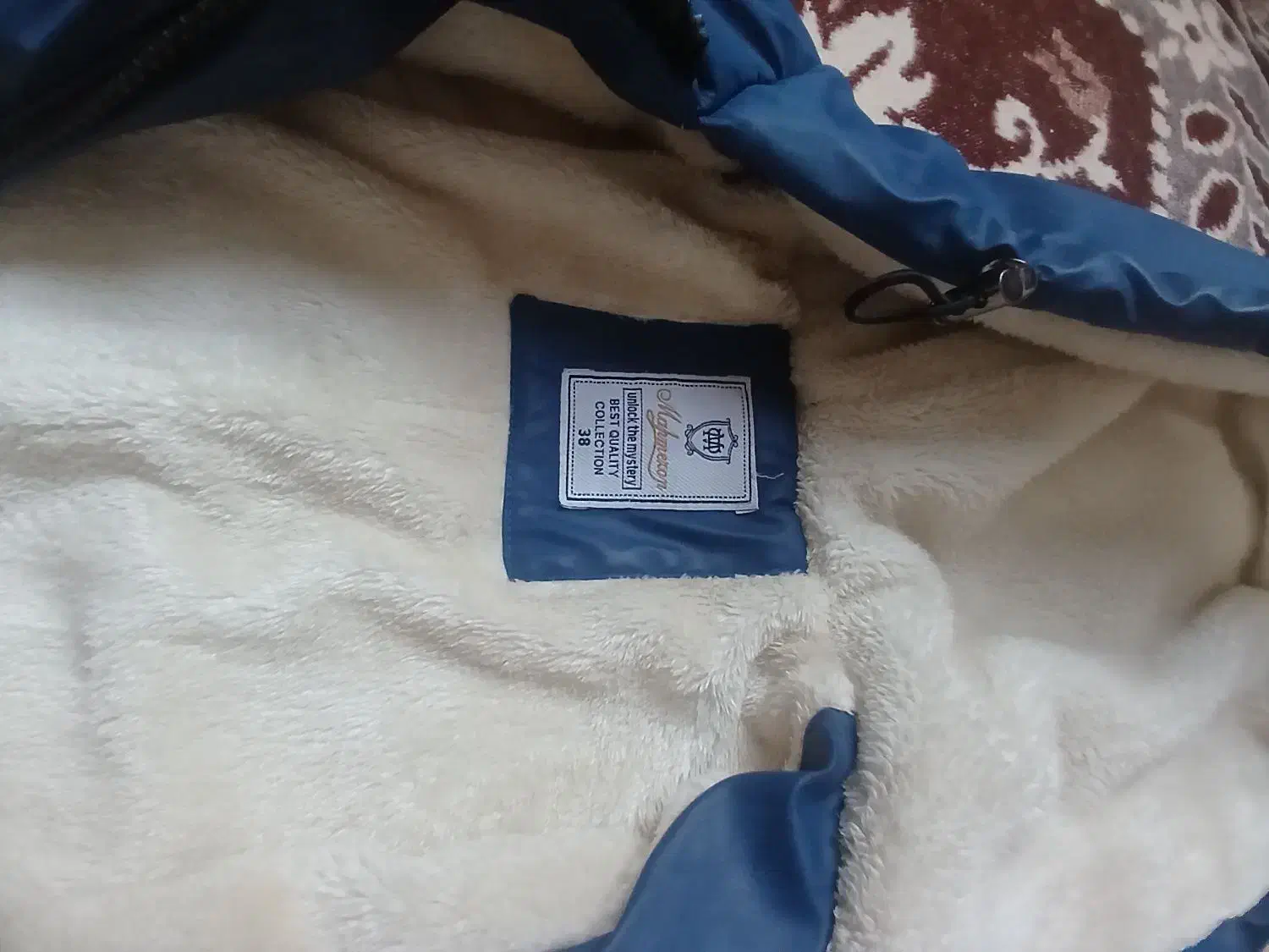 کاپشن|لباس|میانه, |دیوار