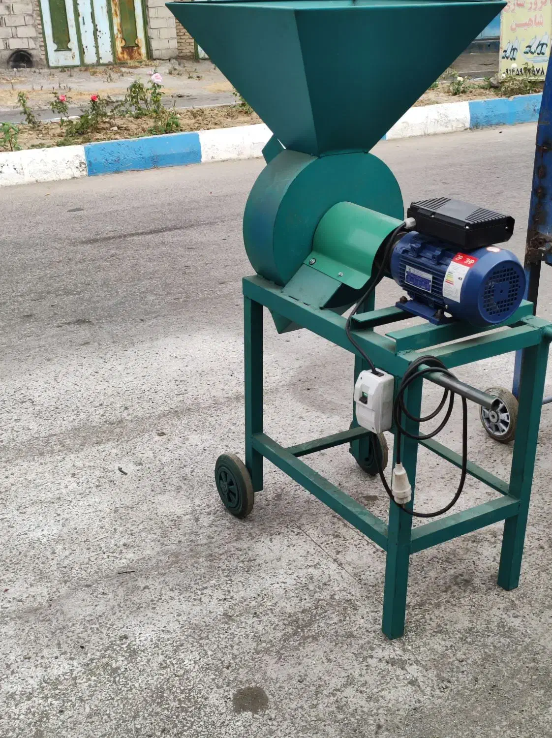 تولیدوتعمیرانواع علوفه خردکن آسیاب کن سمپاش کاه کو|ماشینآلات صنعتی|مشگین شهر, |دیوار