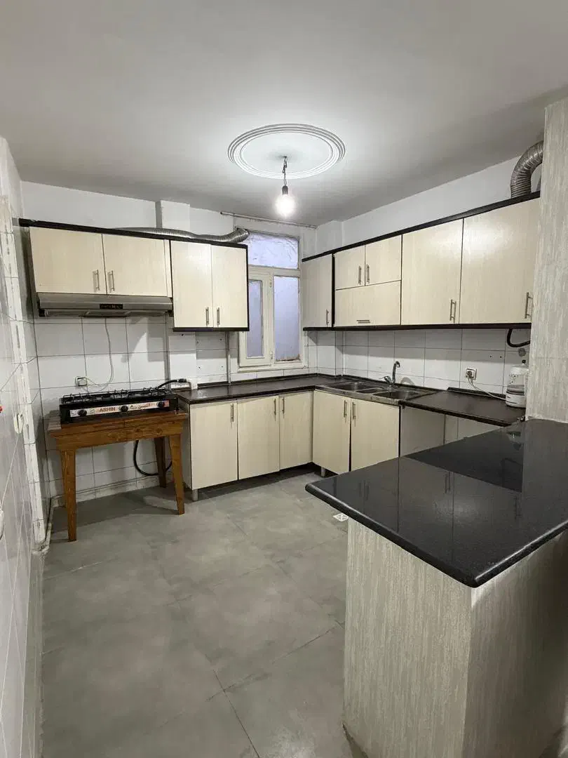 پیروزی تاجری ۵۰ مترباآسانسور