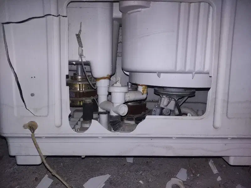 یک عدد ماشین  لباسشویی اوراقی اسنوا|ماشین لباسشویی و خشک‌کن لباس|شیراز, ریشمک|دیوار