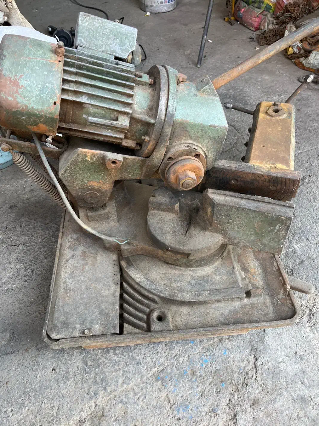 اره آب صابونی|ابزارآلات|قم, قلعه کامکار|دیوار