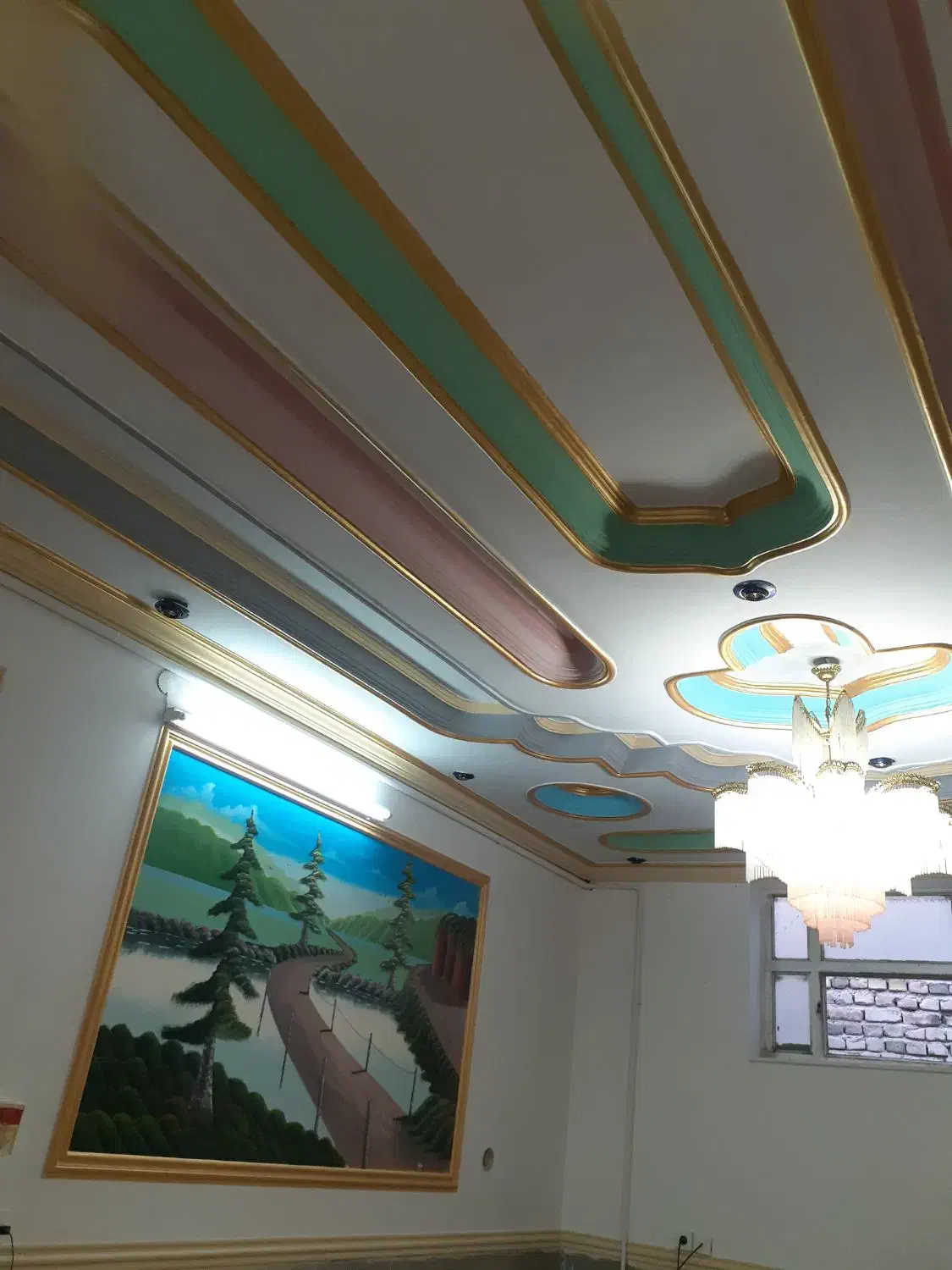 رنگ آمیزی ساختمان و لکه گیری گچ لکه گیری رنگ|خدمات پیشه و مهارت|زاهدان, |دیوار