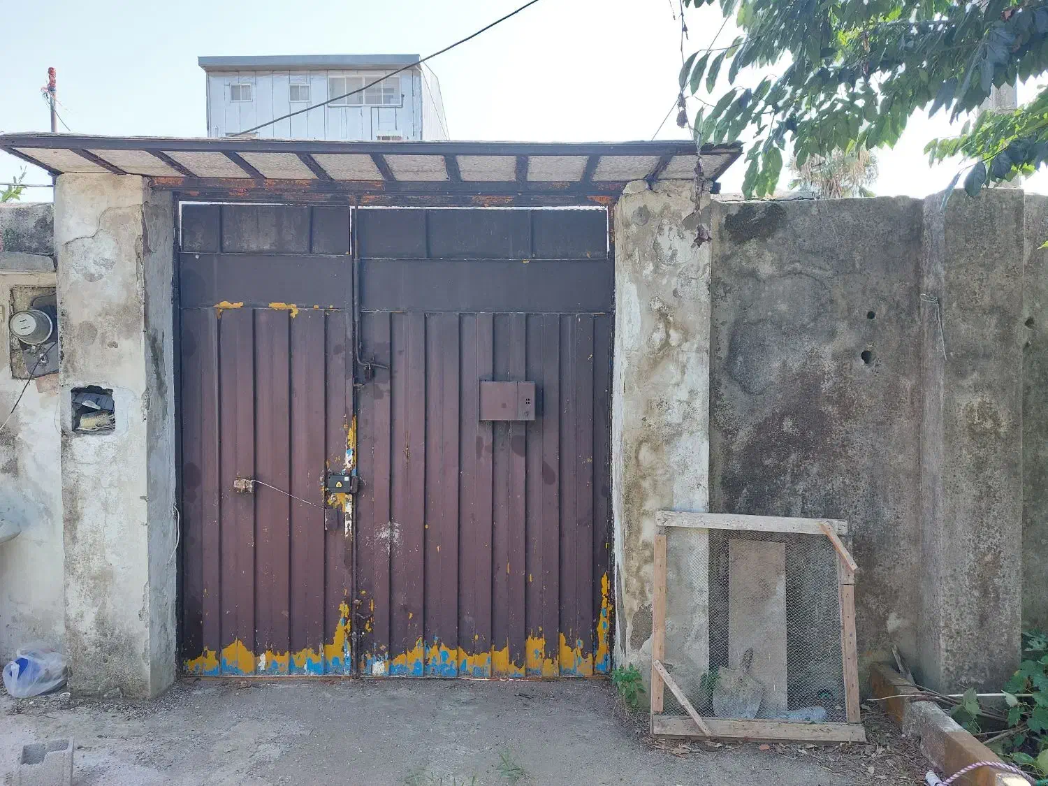 درب اهنی حیاط بدون چهارچوب بدون پوسیدگی|مصالح و تجهیزات ساختمان|رشت, منظریه|دیوار