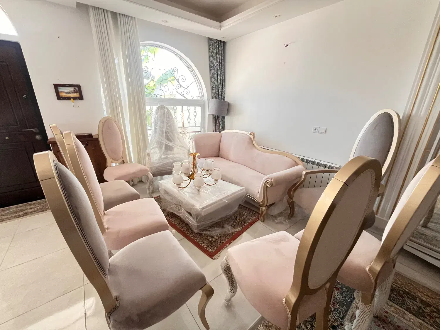 مبل نئو کلاسیک بسیار تمیز|مبلمان خانگی و میز عسلی|دابودشت, |دیوار