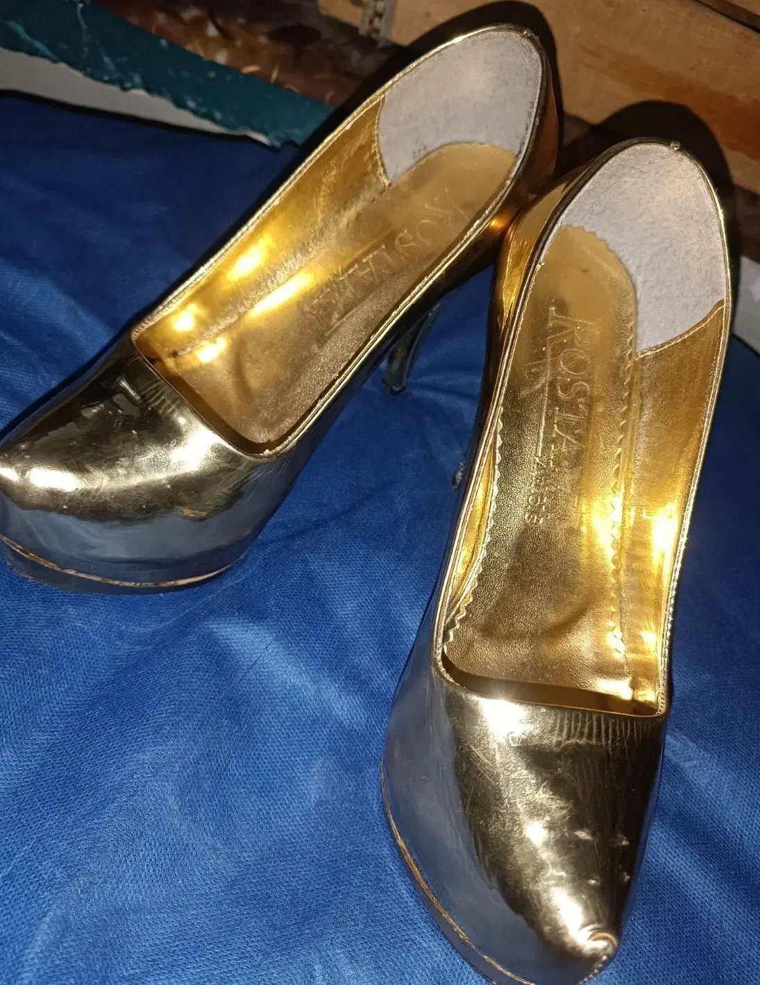 کفش|کیف، کفش، کمربند|دوگنبدان, |دیوار