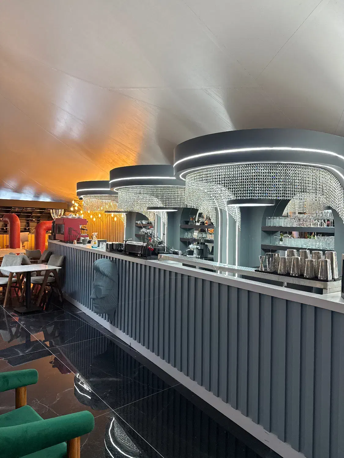 نیروی آشپزخونه بارسردوگرم ،هاستز،سالندار،صندوق|استخدام خدمات فروشگاه و رستوران|سیرجان, |دیوار