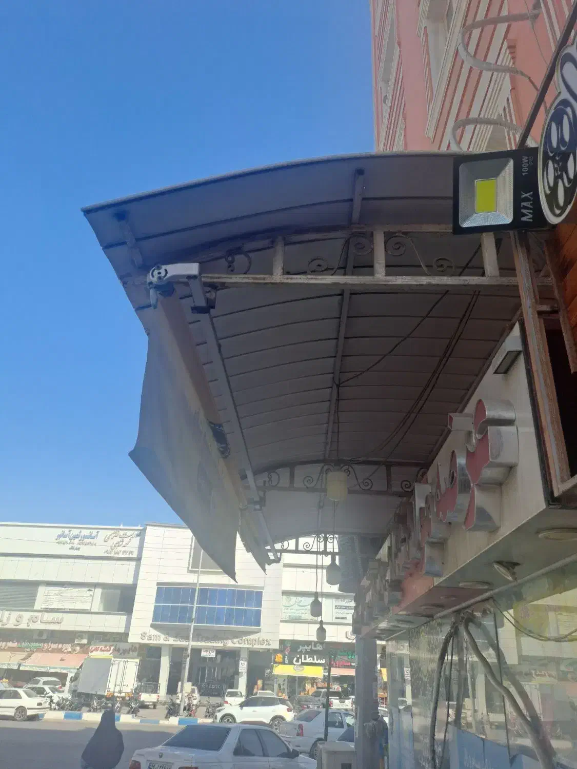 ۱عدد سایبان فلزی بازیر ساخت محکم بفروش میرسد|فروشگاه و مغازه|قشم, |دیوار