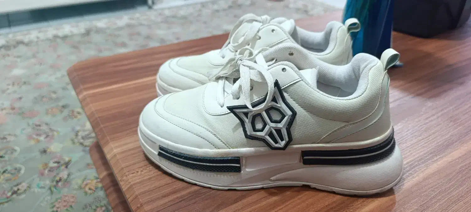 کتونی دخترونه|کیف، کفش، کمربند|رشت, گلسار|دیوار