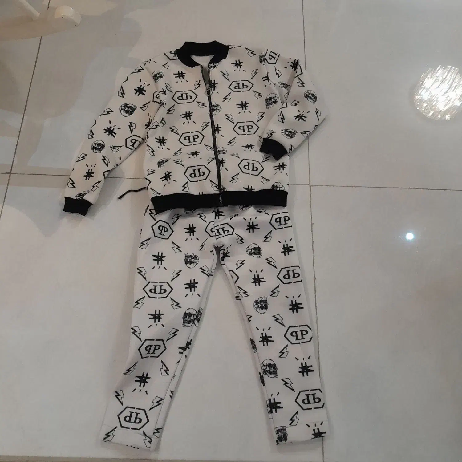 ست بچگانه|کفش و لباس بچه|رشت, معلم|دیوار