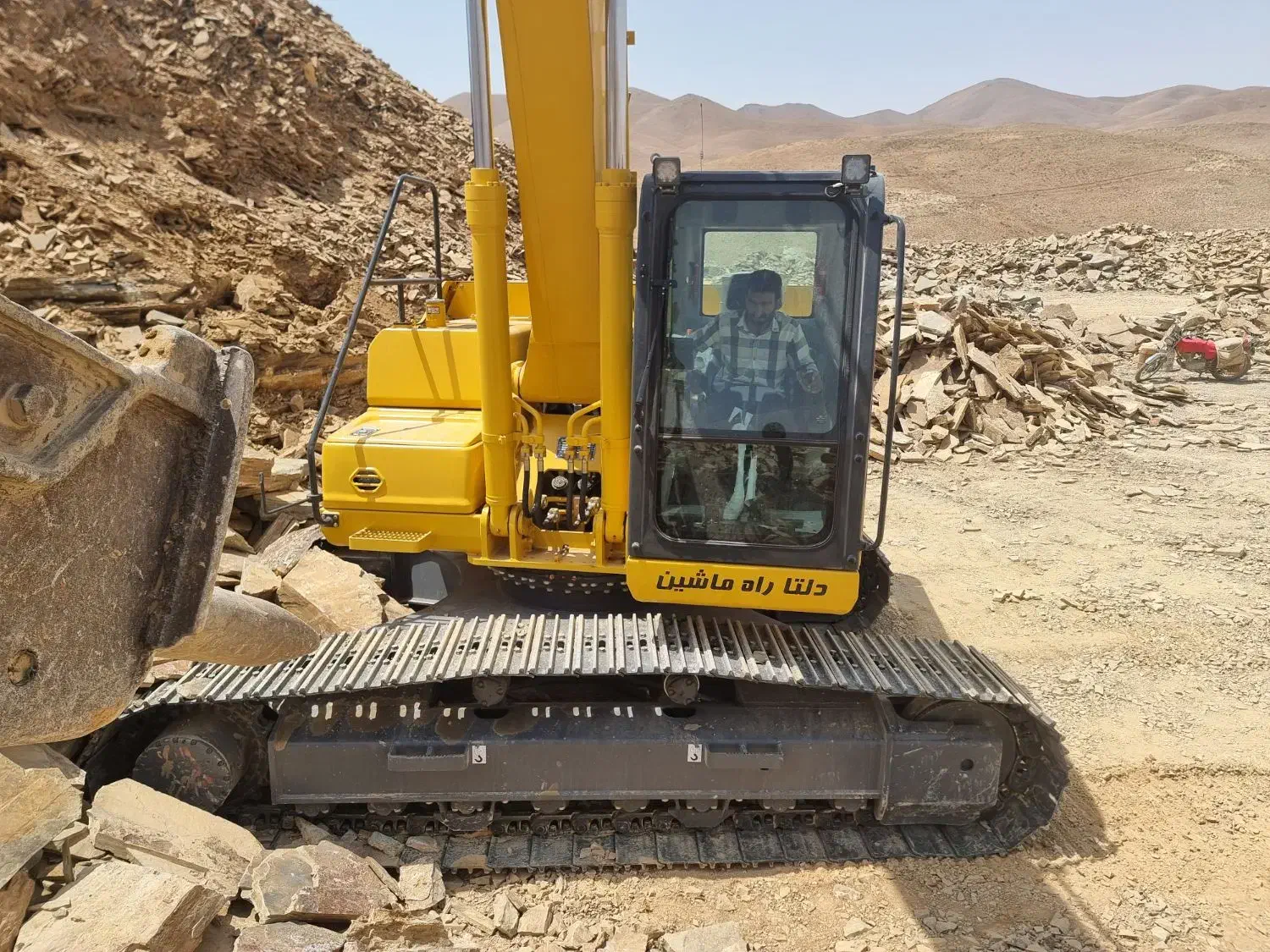 اجاره لودر بیل مکانیکی و کامیون دهچرخ|خدمات حمل و نقل|رزن, |دیوار