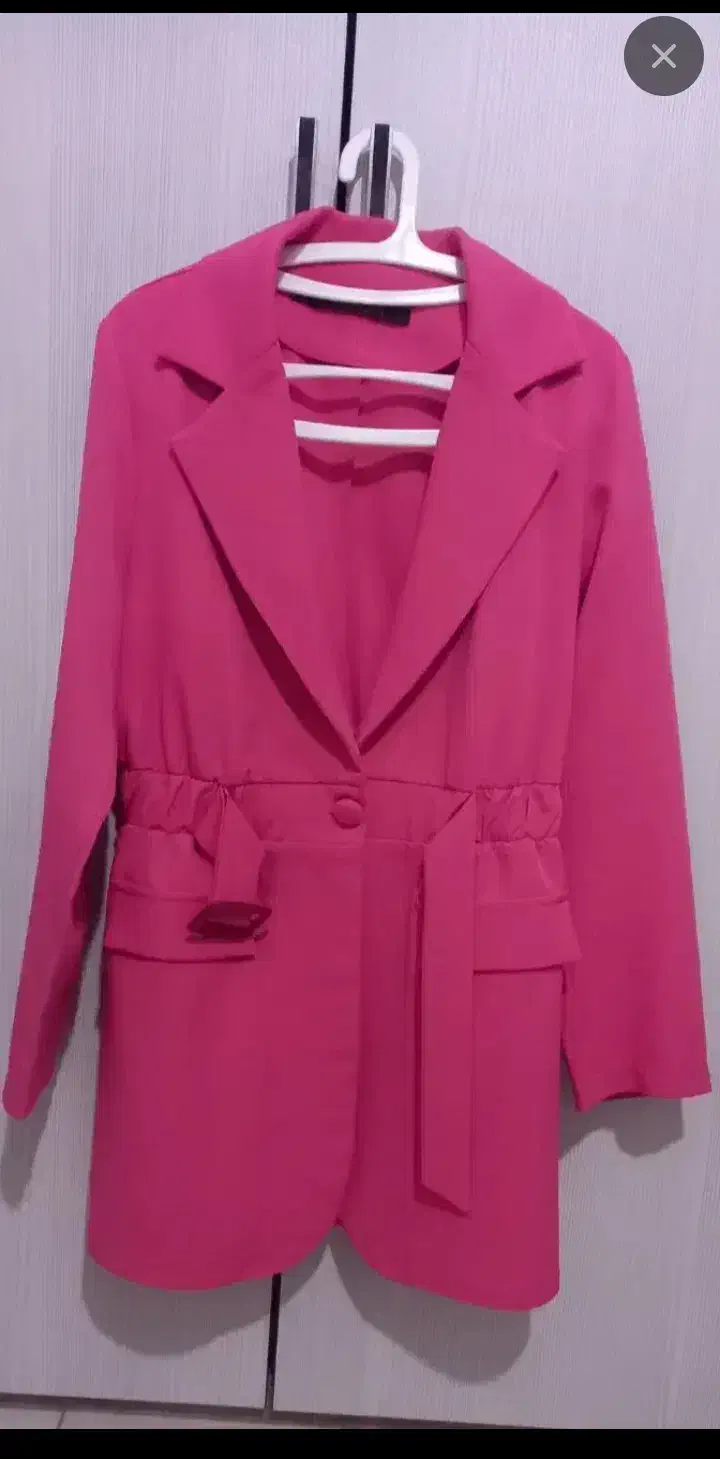 مانتو|لباس|تربت جام, شهید نصرالهی|دیوار