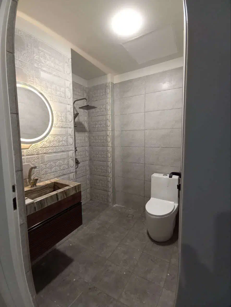 ۱۵۵ متری، کلید نخورده، شیک