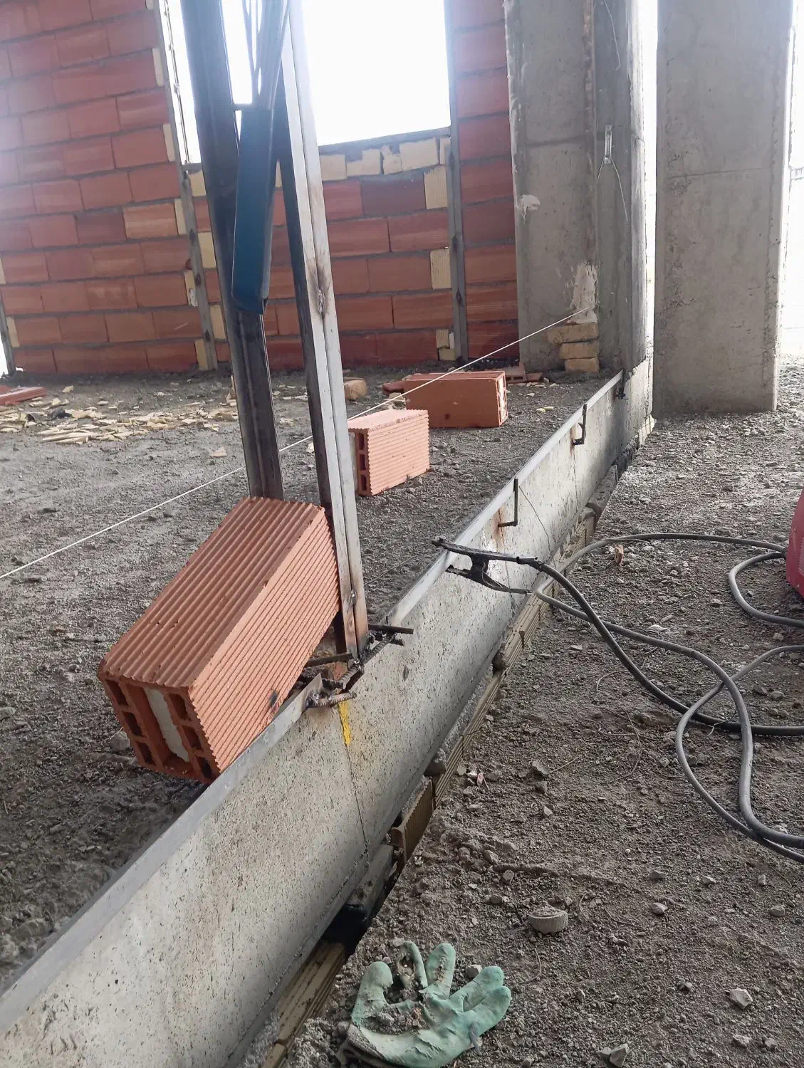 بازسازی تخریب. جوشکاری و والپست وتاسیسات|خدمات پیشه و مهارت|مهاجران, |دیوار