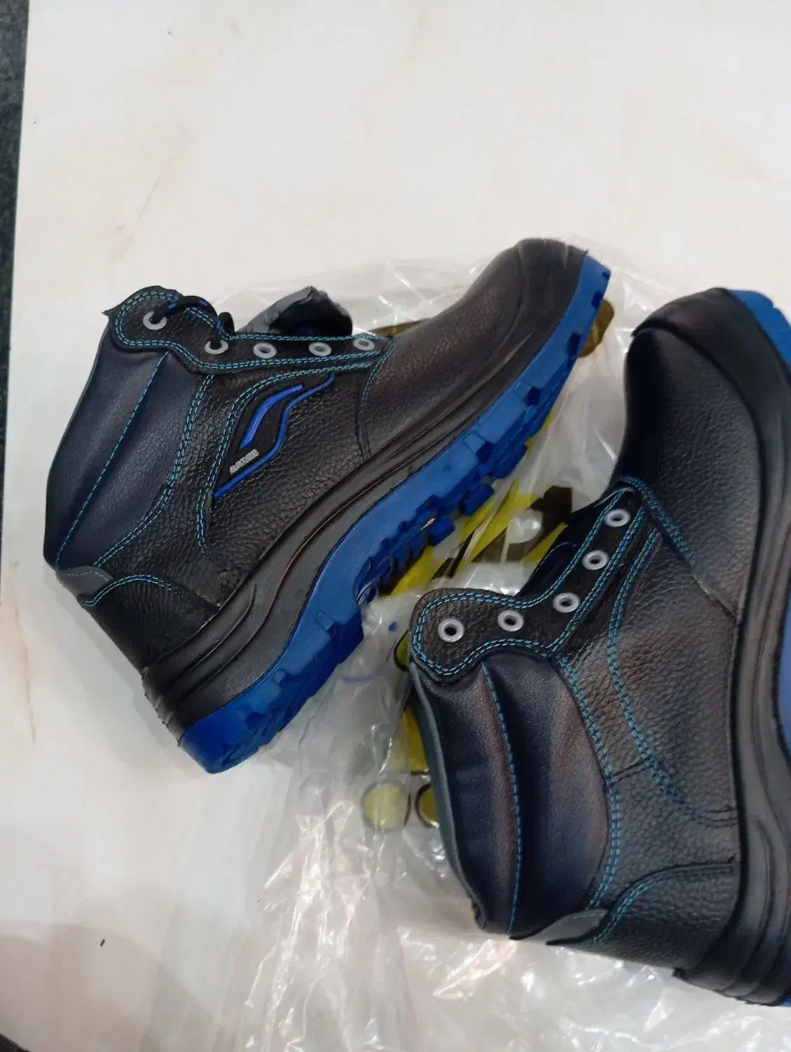 کفش ایمنی نو درجه یک|کیف، کفش، کمربند|شوشتر, |دیوار