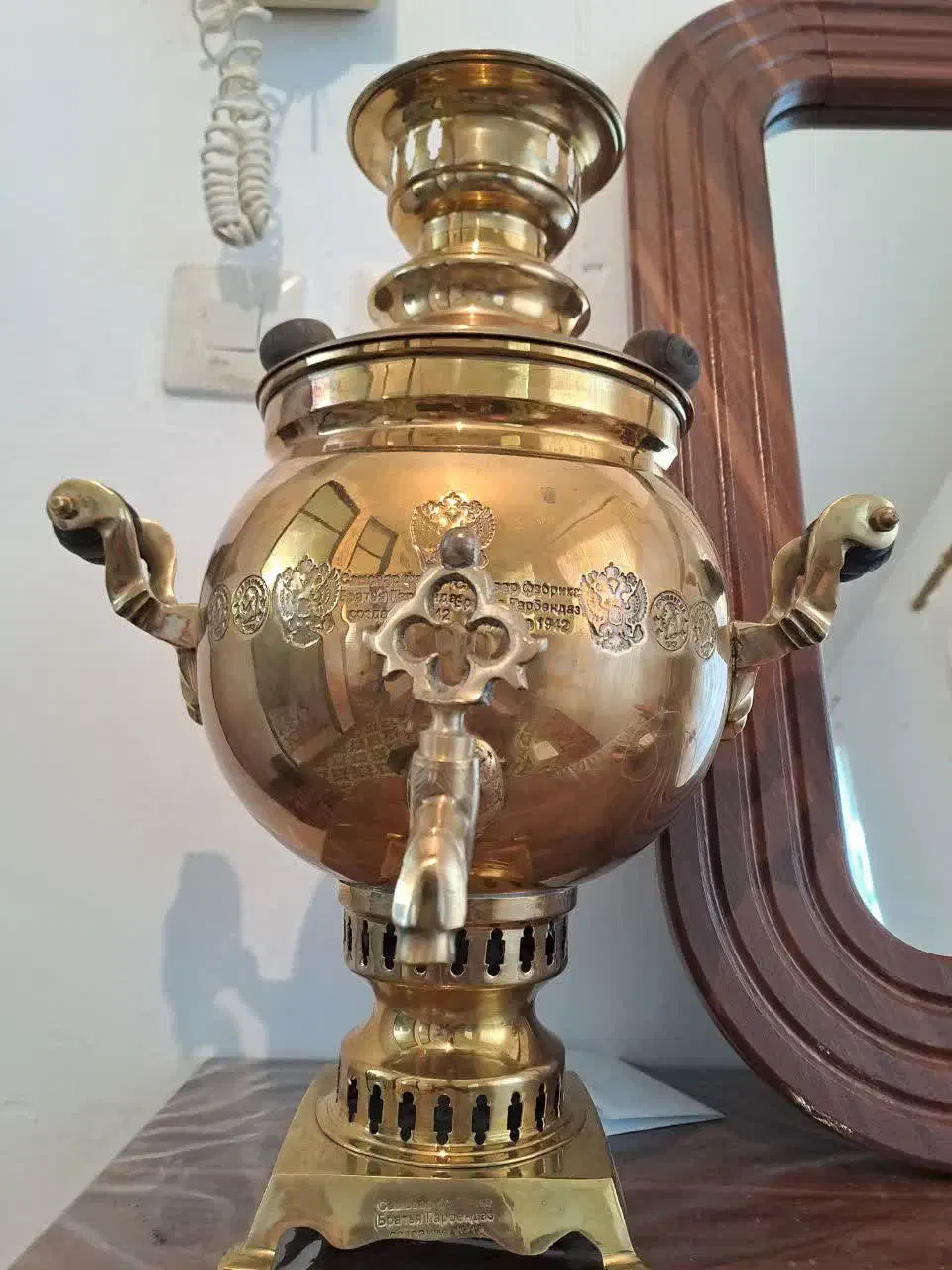 سماور زغالی برنز و شکلات خوری|کلکسیون اشیاء عتیقه|نهاوند, |دیوار