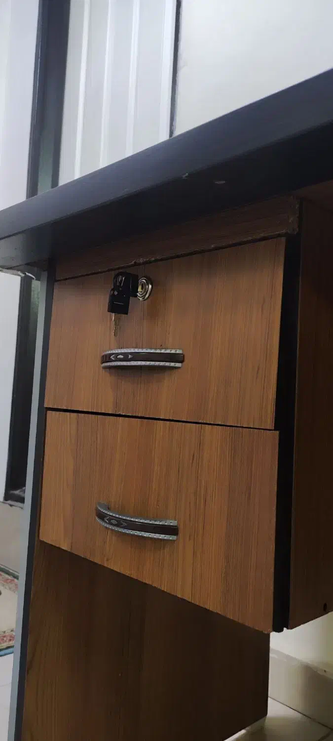 میز اداری، ام دی اف،دارای دو کشو قفل دار|دفتر کار|ارومیه, |دیوار