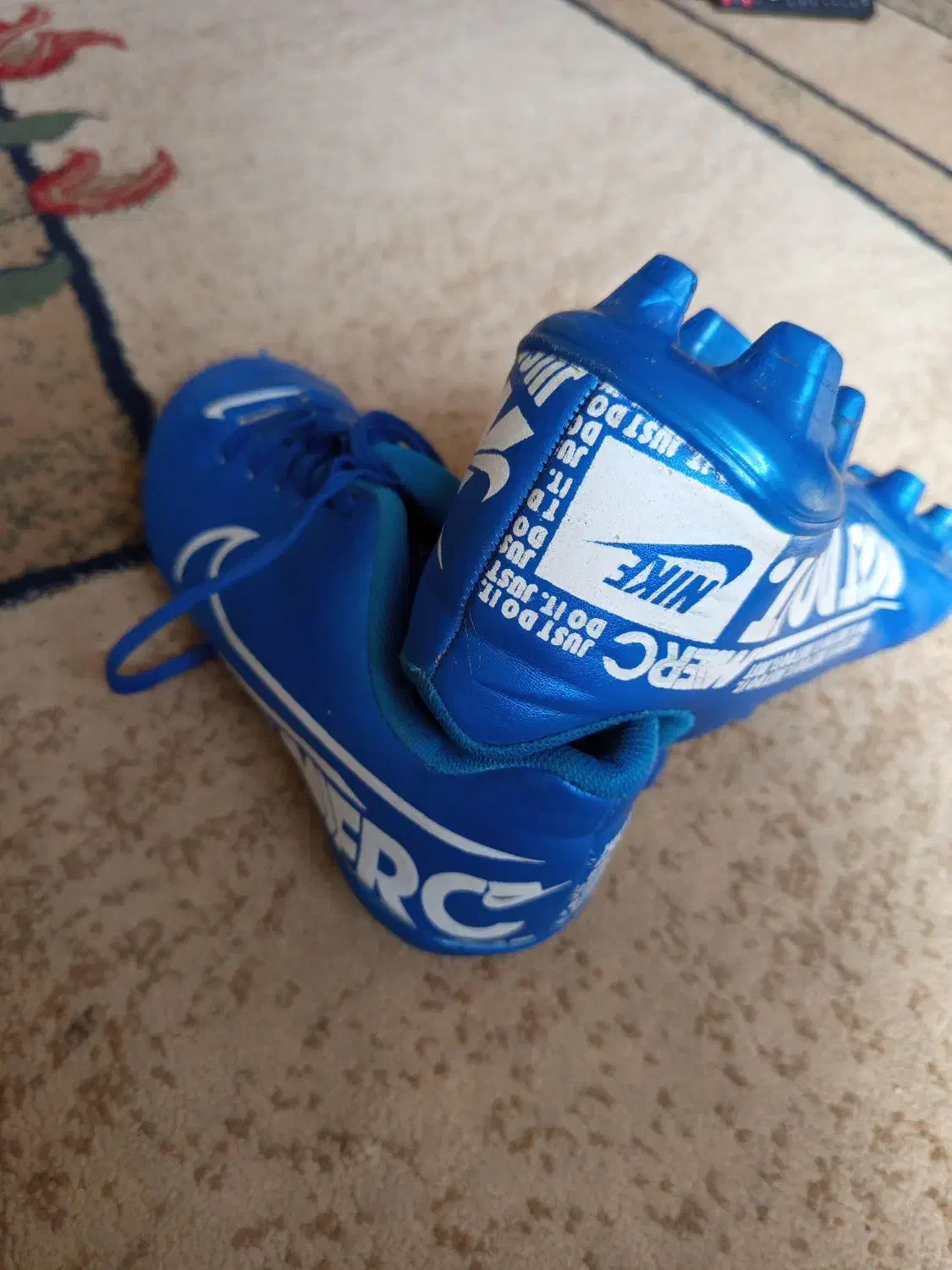 کفش فوتبال|کیف، کفش، کمربند|یاسوج, |دیوار