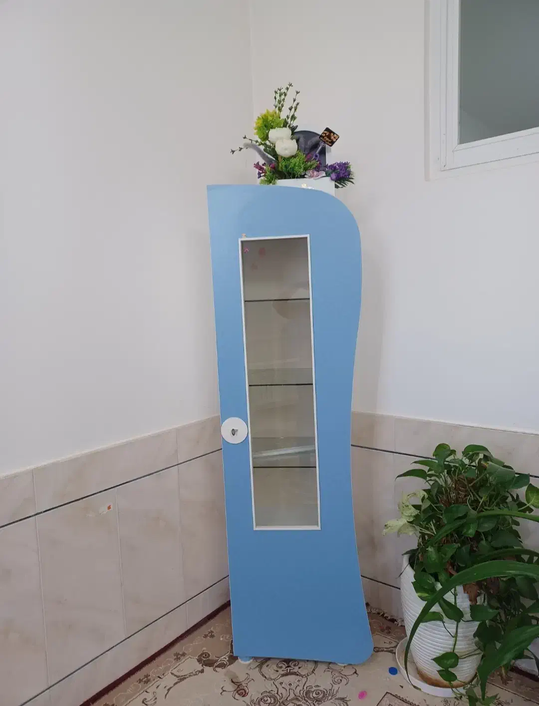 تخت و کمد در حد نو تمیز|تخت و سرویس خواب|آباده, |دیوار