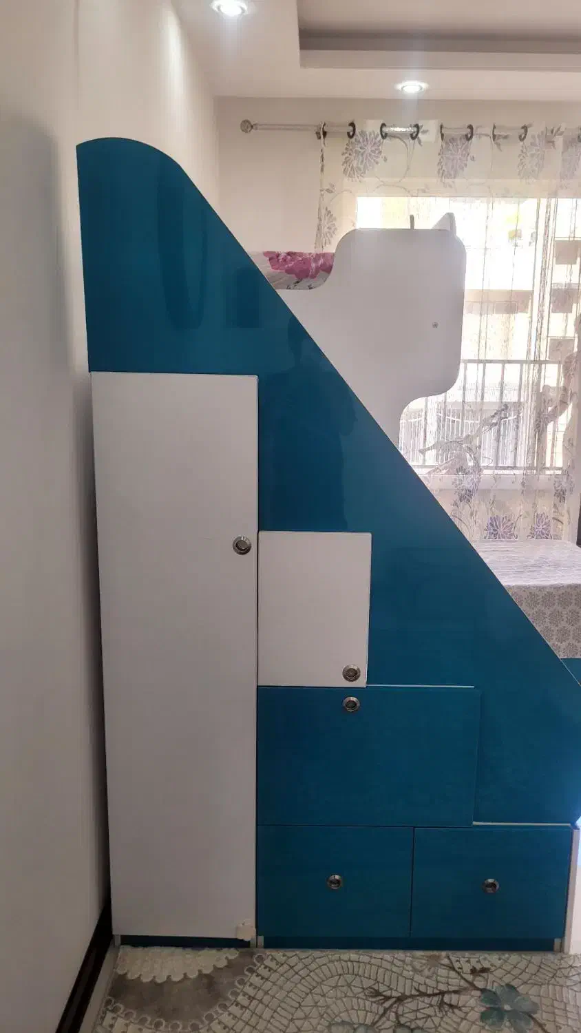 تخت دو طبقه|تخت و سرویس خواب|هشتگرد, فاز ۲ مهستان|دیوار