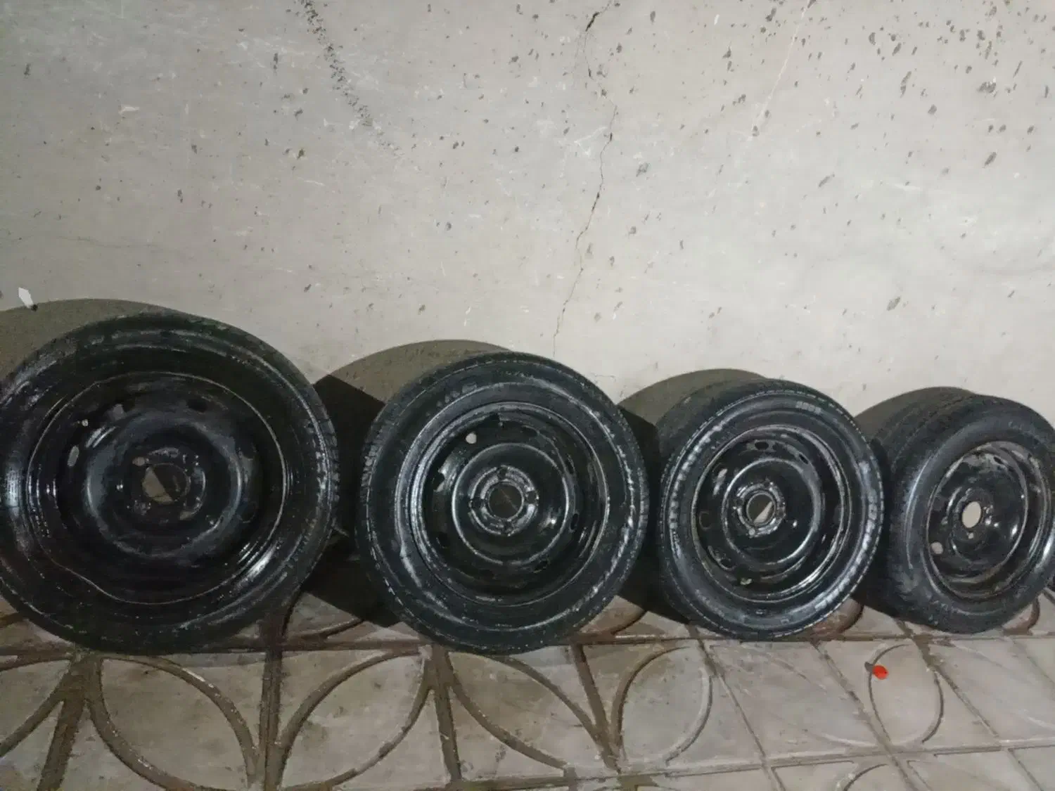 رینگ لاستیک ماشین|قطعات یدکی و لوازم جانبی|بم, |دیوار