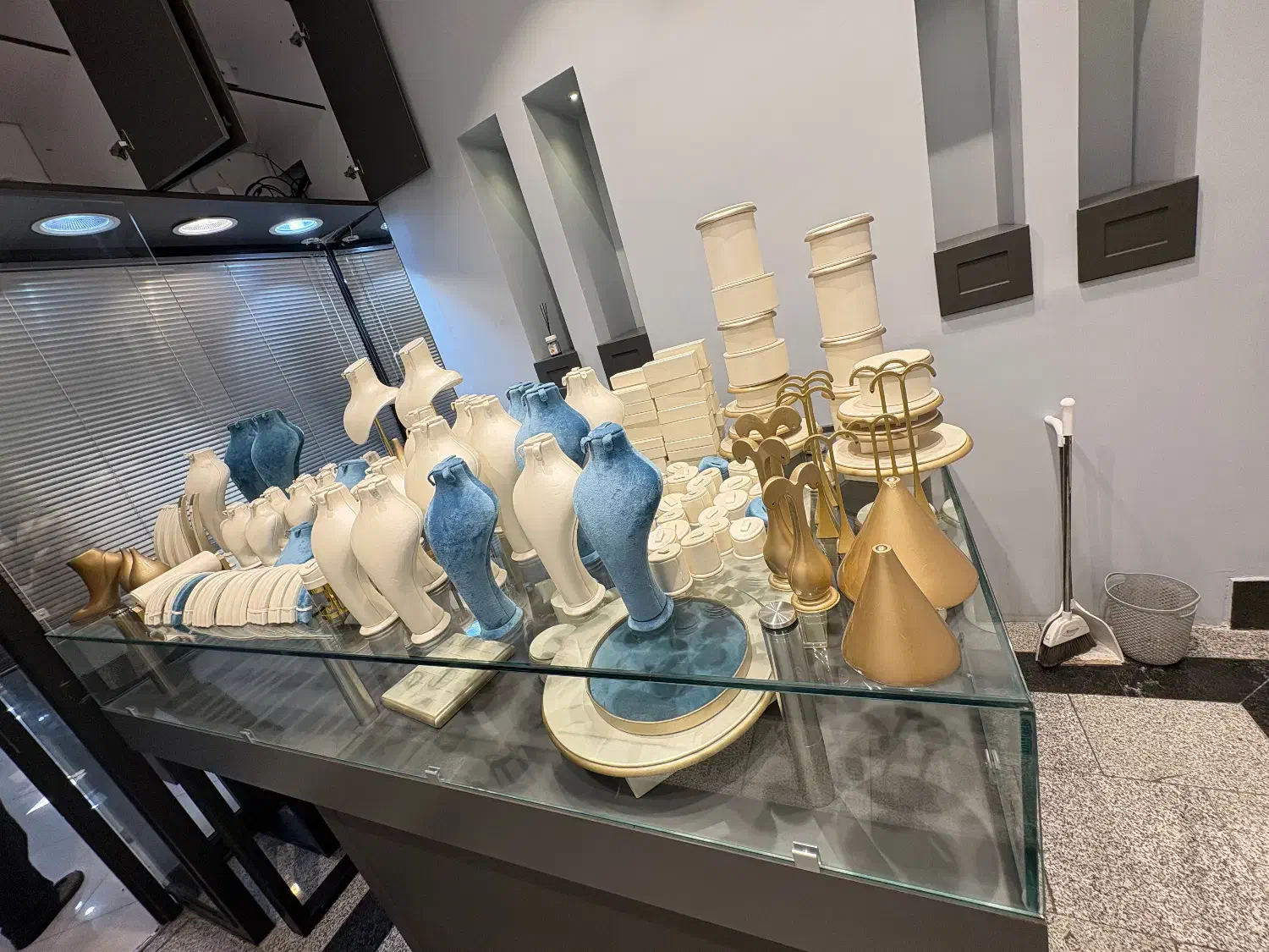 مانکن طلا وجواهرات|جواهرات|ساری, |دیوار