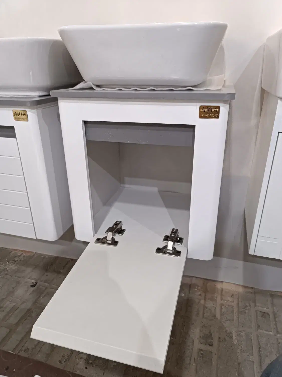 روشویی طوسی و سفید ۴۰ × ۳۷|لوازم سرویس بهداشتی|تبریز, |دیوار