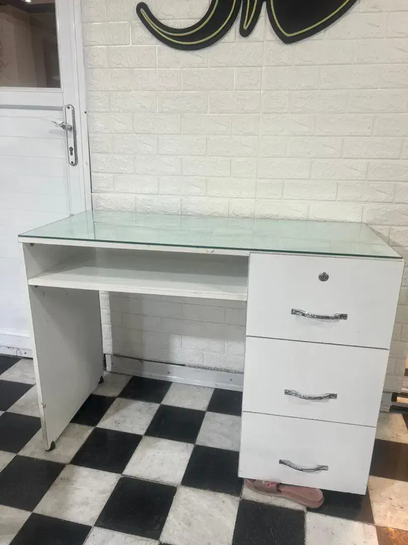 میز ناخن دوعدد|آرایشگاه و سالن‌های زیبایی|تهران, شهرک فرهنگیان|دیوار