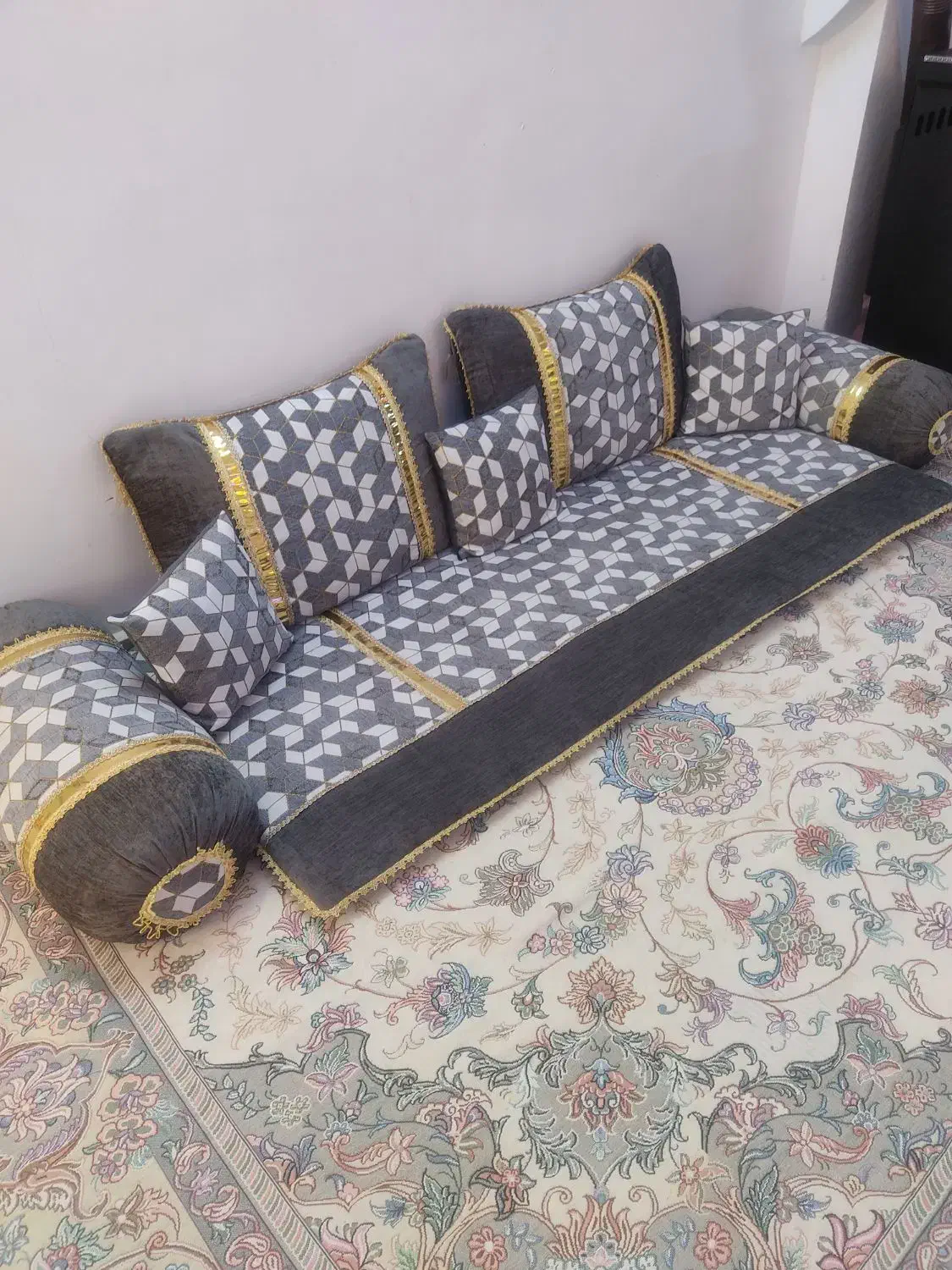 پشتی شاه نشین|پشتی|مشهد, موعود|دیوار