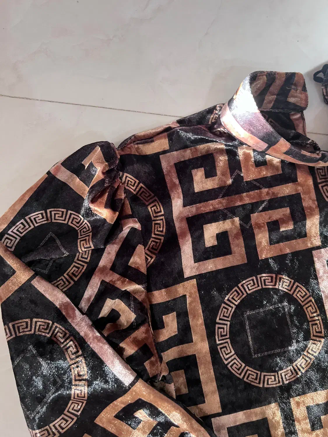 شومیز ورساچه|لباس|پیشوا, |دیوار