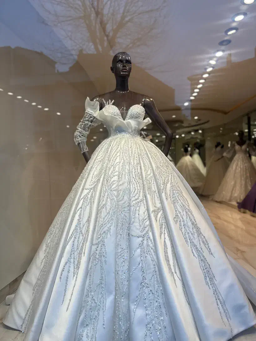 استخدام فروشنده خانم با حقوق و پورسانت بالا|استخدام بازاریابی و فروش|قم, بلوار امین و ساحلی|دیوار