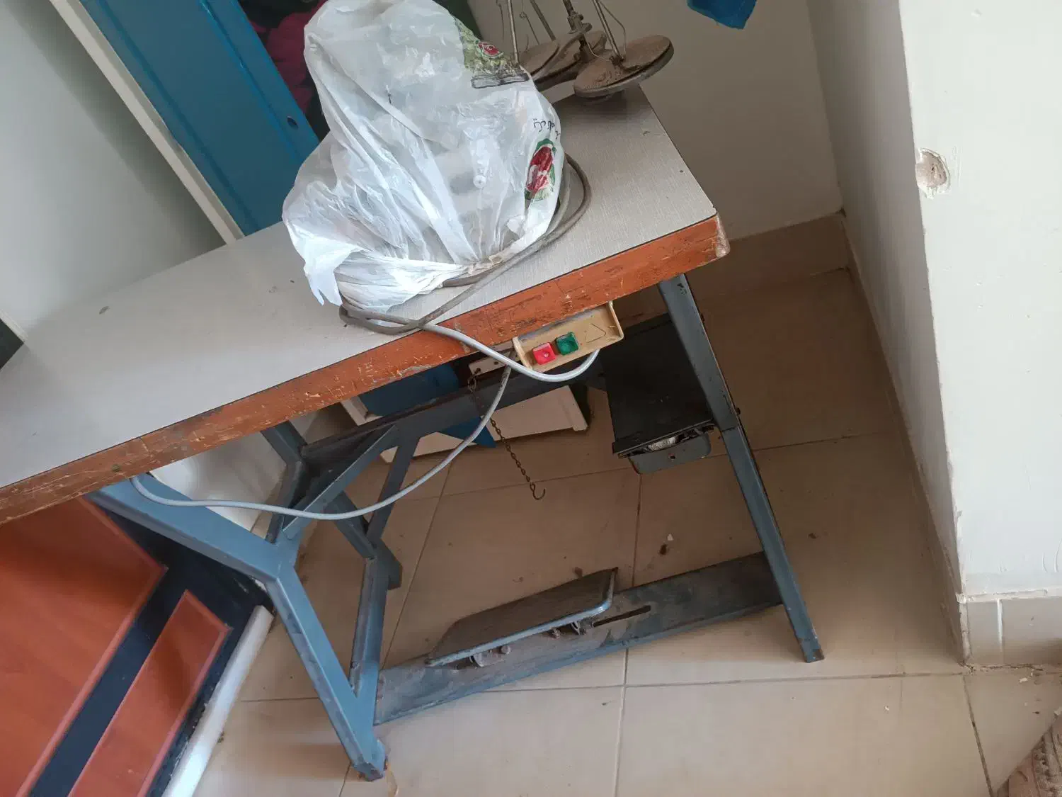 سردوز|چرخ خیاطی و ریسندگی|شیراز, گویم|دیوار