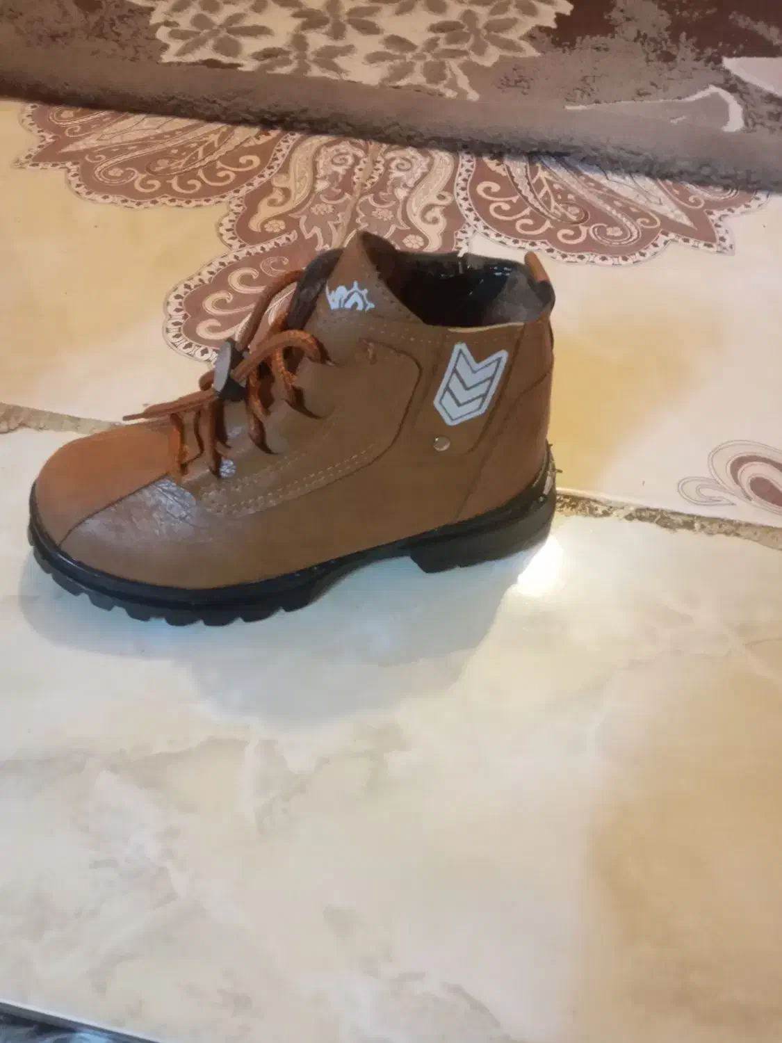 کفش|کیف، کفش، کمربند|فرمهین, |دیوار