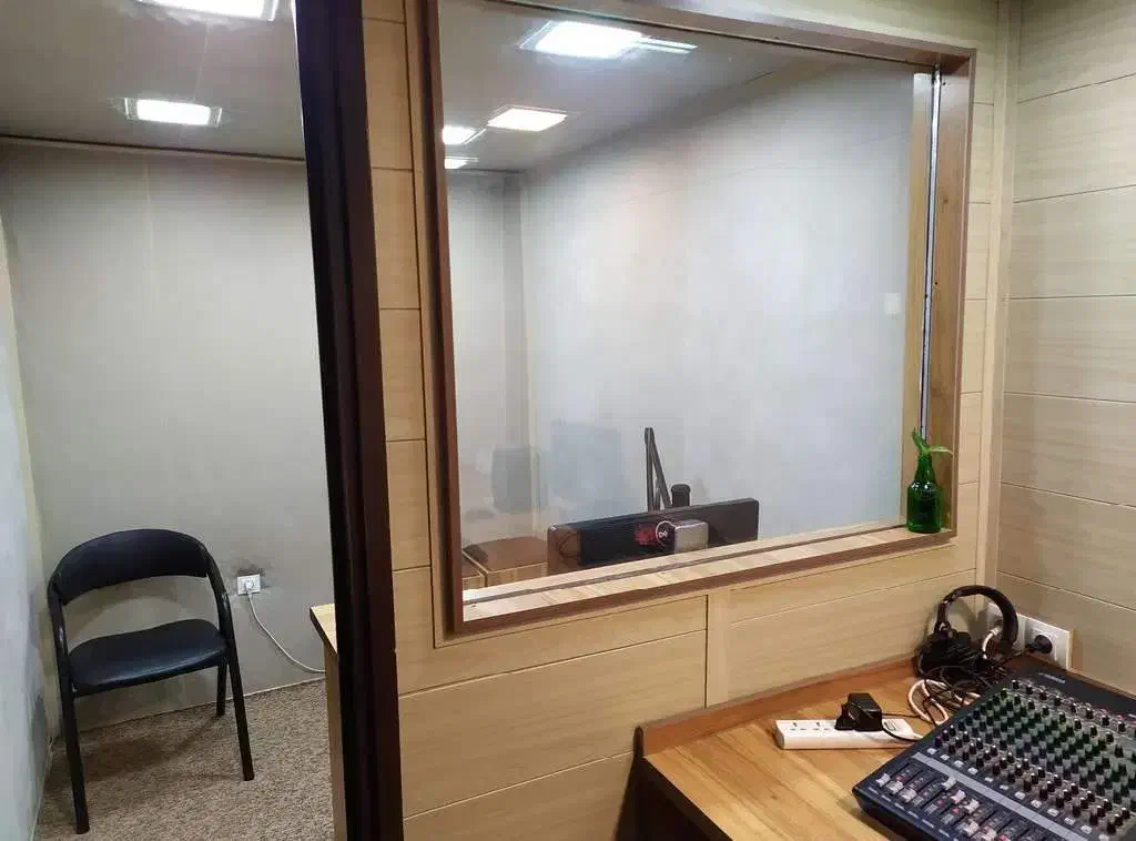 سالن کنفرانس، کلاس آموزشی، اتاق جلسات|اجارهٔ کوتاه‌مدت دفتر کار و فضای آموزشی|شیراز, درکی|دیوار