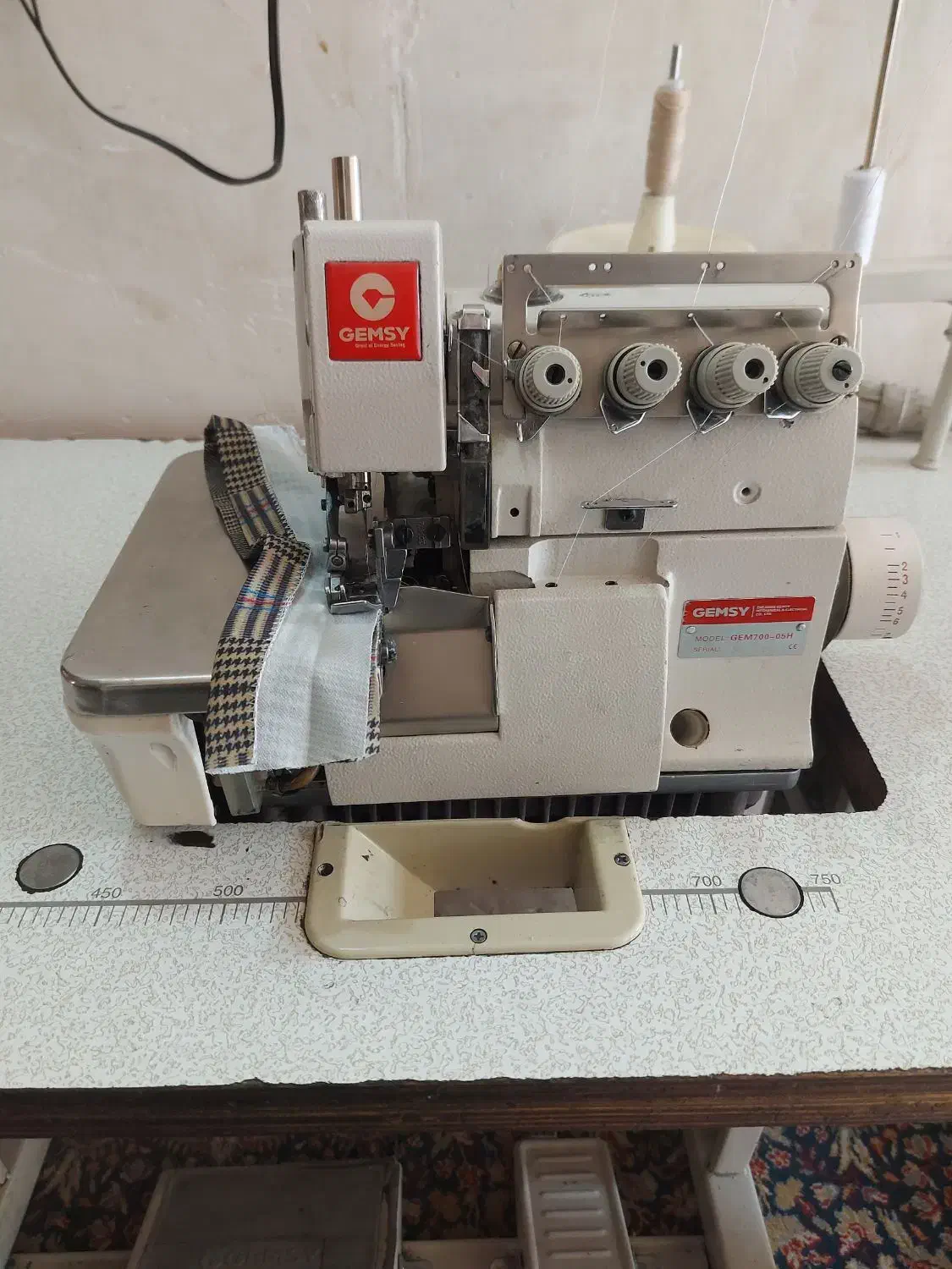 سردوز پنج نخ وچرخ راسته دوز|چرخ خیاطی و ریسندگی|اهواز, کوی مندلی(سه راه خرمشهر)|دیوار