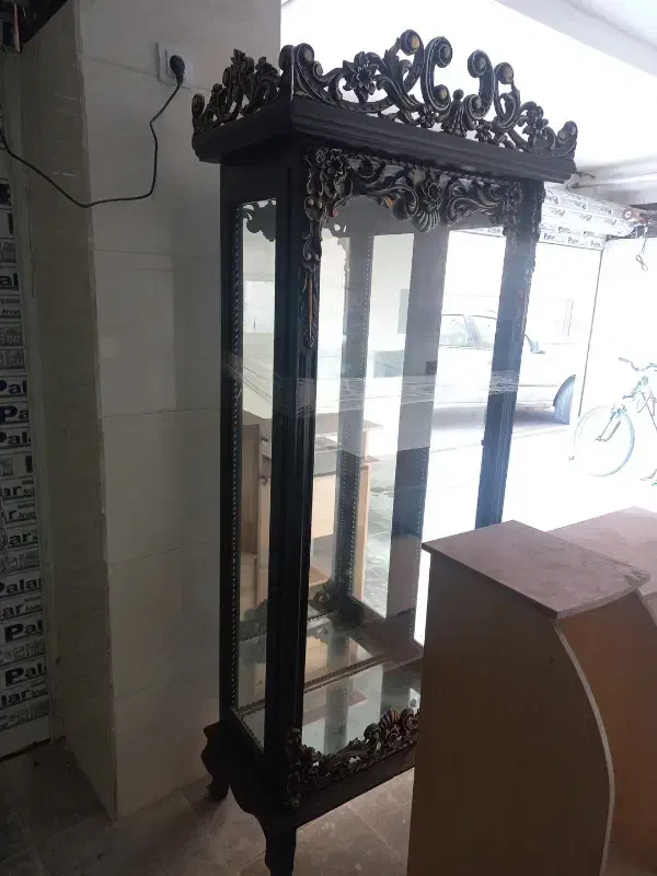 بوفه تمام شیشه، آینه دار،چوب راش'مشکی.|بوفه، ویترین، کنسول|اردبیل, |دیوار