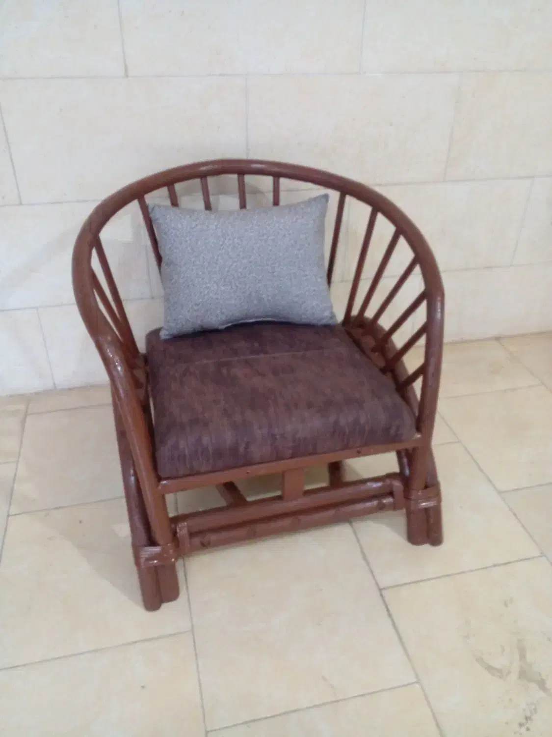 صندلی چوبی|صندلی و نیمکت|رباطکریم, رباطکریم|دیوار