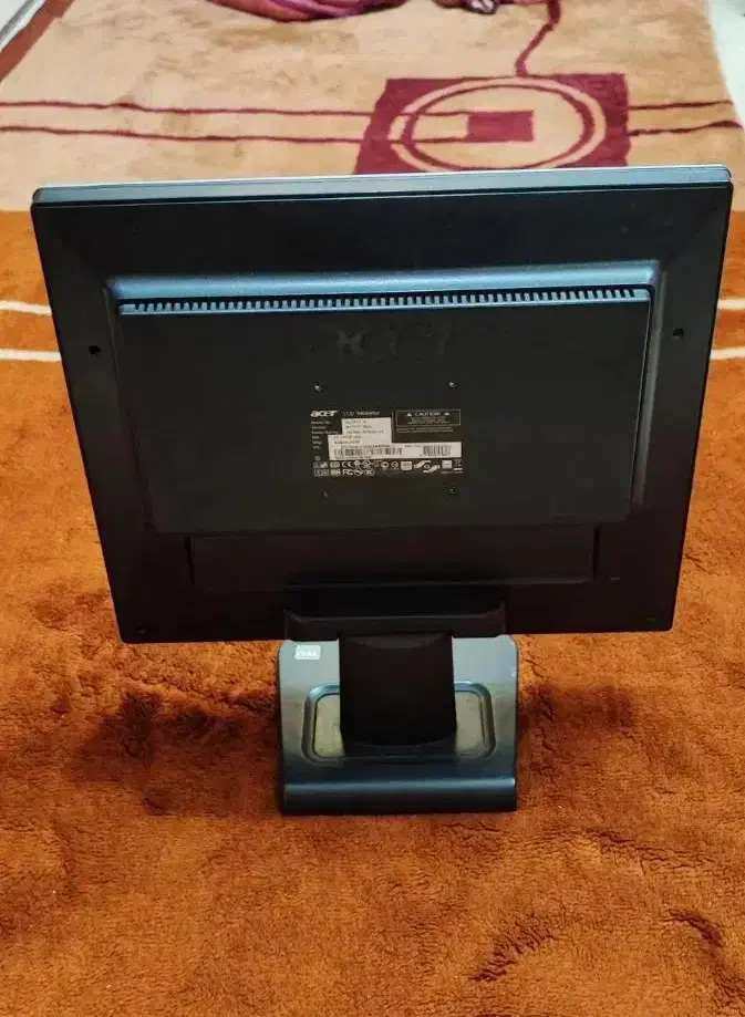 مانیتور LCD ال سی دی 17اینچ acer|قطعات و لوازم جانبی رایانه|اصفهان, کوی ولی عصر|دیوار