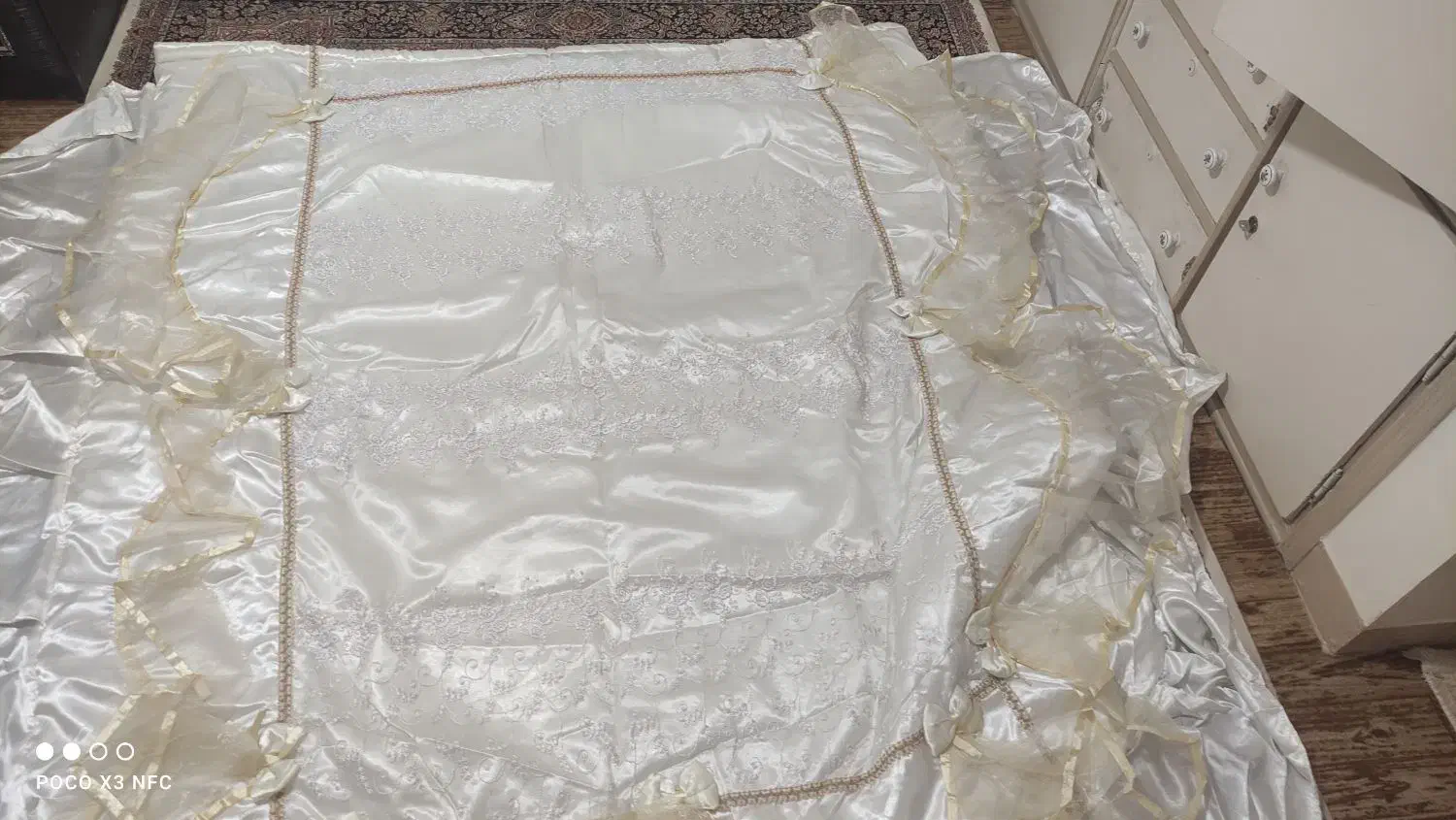 رو تختی ساتن روی آن تور کار شده|سرویس روتختی|فولادشهر, B6|دیوار