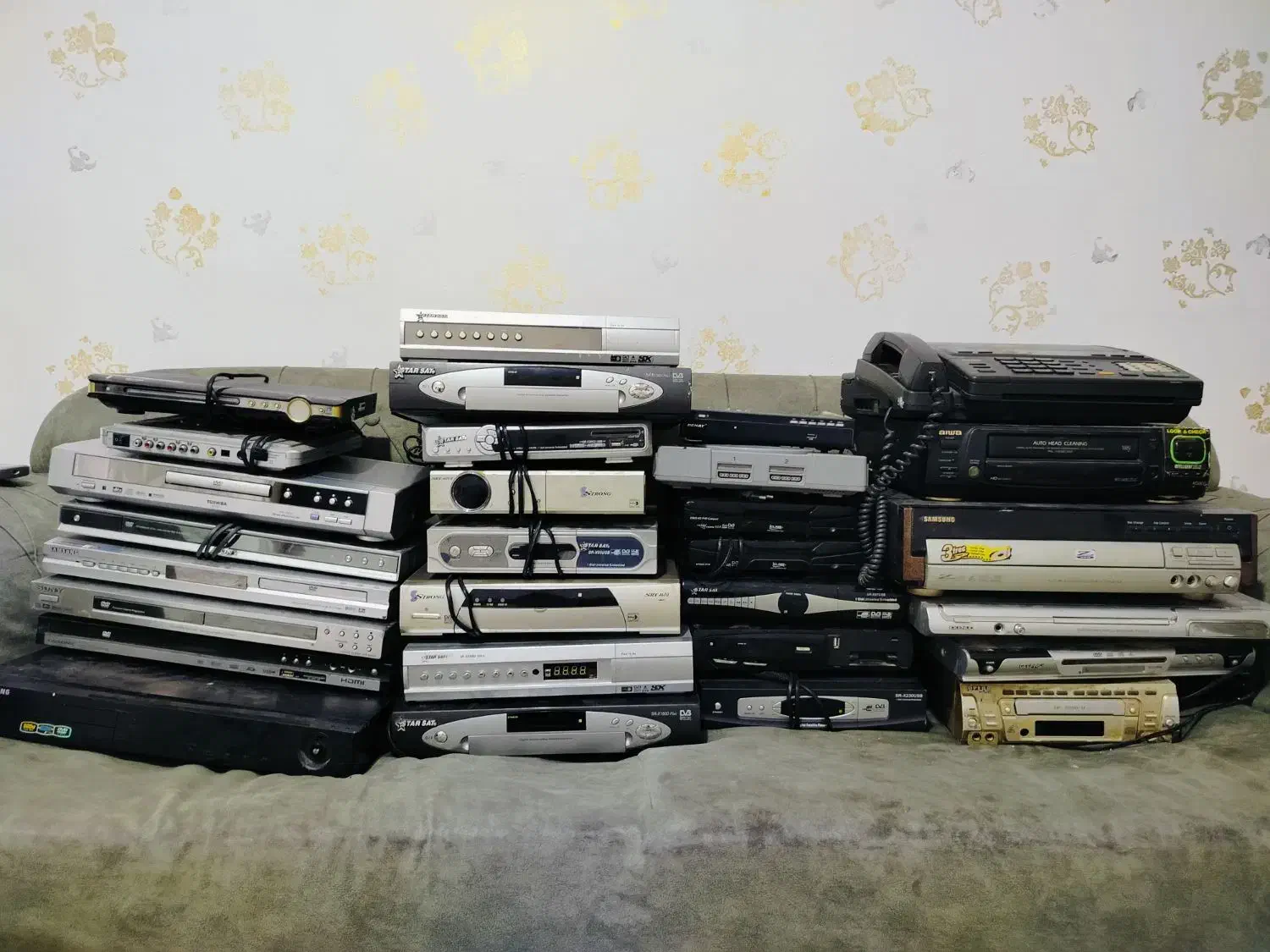 انواع دستگاه گیرنده دیجیتال سی دی پلیر و...|صوتی و تصویری|بوشهر, |دیوار