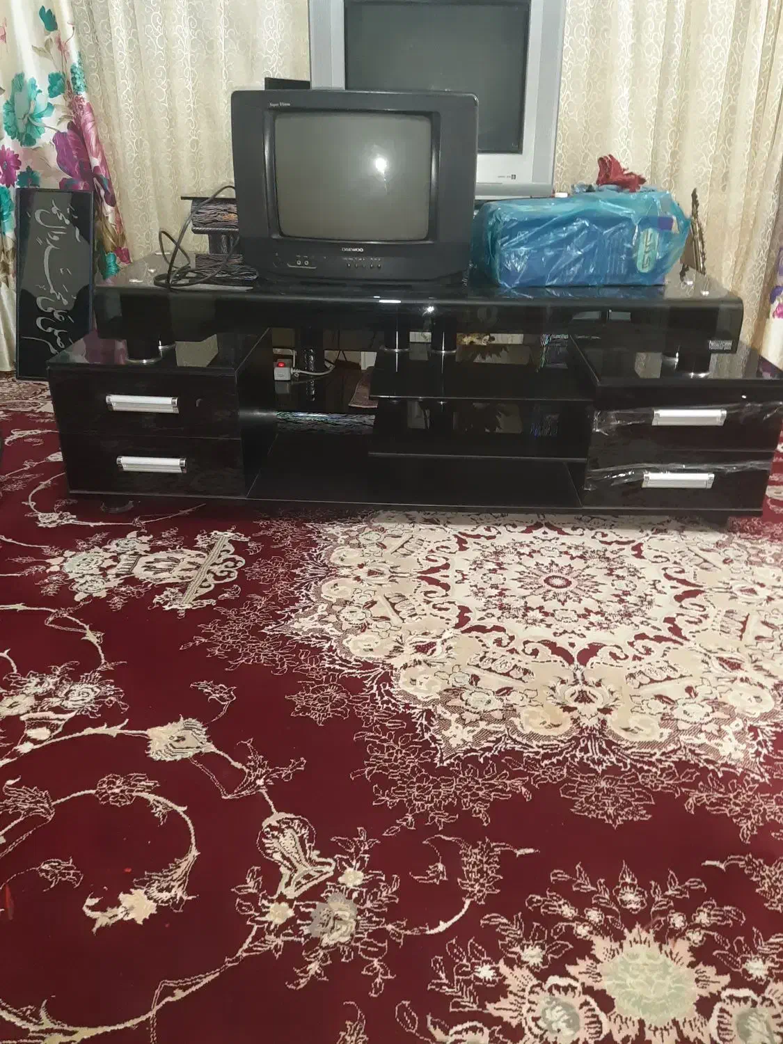 میزتلویزیون شیشه ای بدنه ام دی اف مشکی سالم|میز تلویزیون|اسفراین, |دیوار