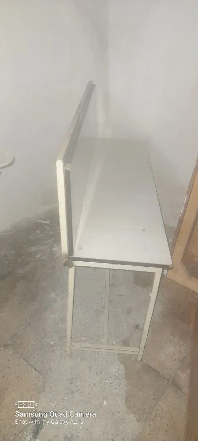 کمرکش اصل کانزا. نیمکت چوبی و آهنی. رگال آهنی|چرخ خیاطی و ریسندگی|اسلامشهر, شهرک مهدیه|دیوار