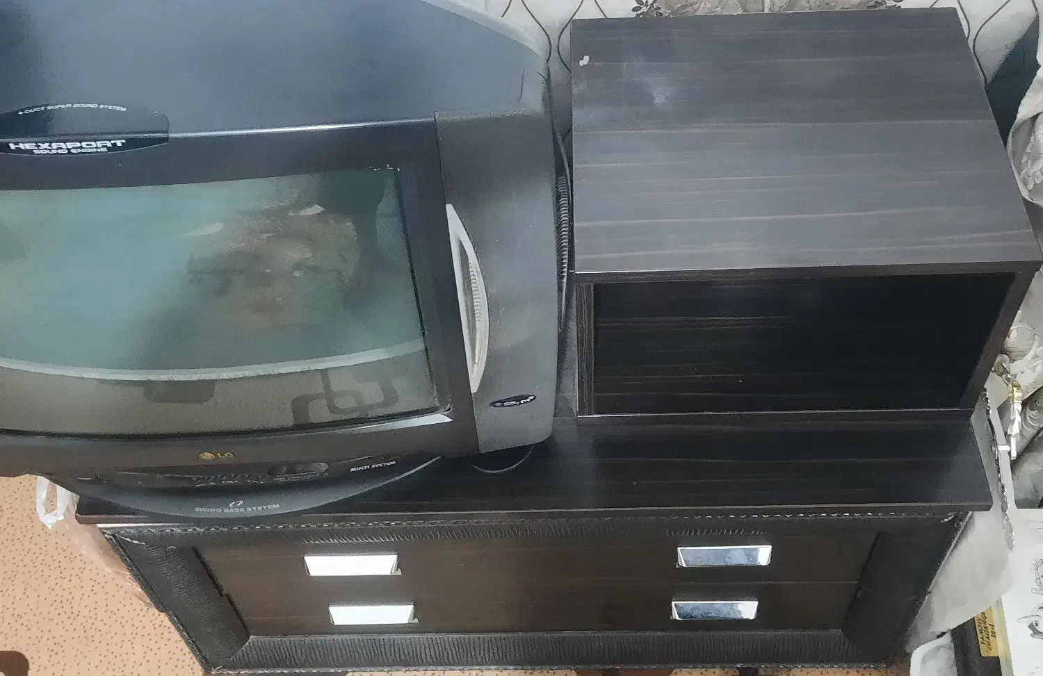 تلویزیون الجی با میز|تلویزیون و پروژکتور|زاهدان, |دیوار