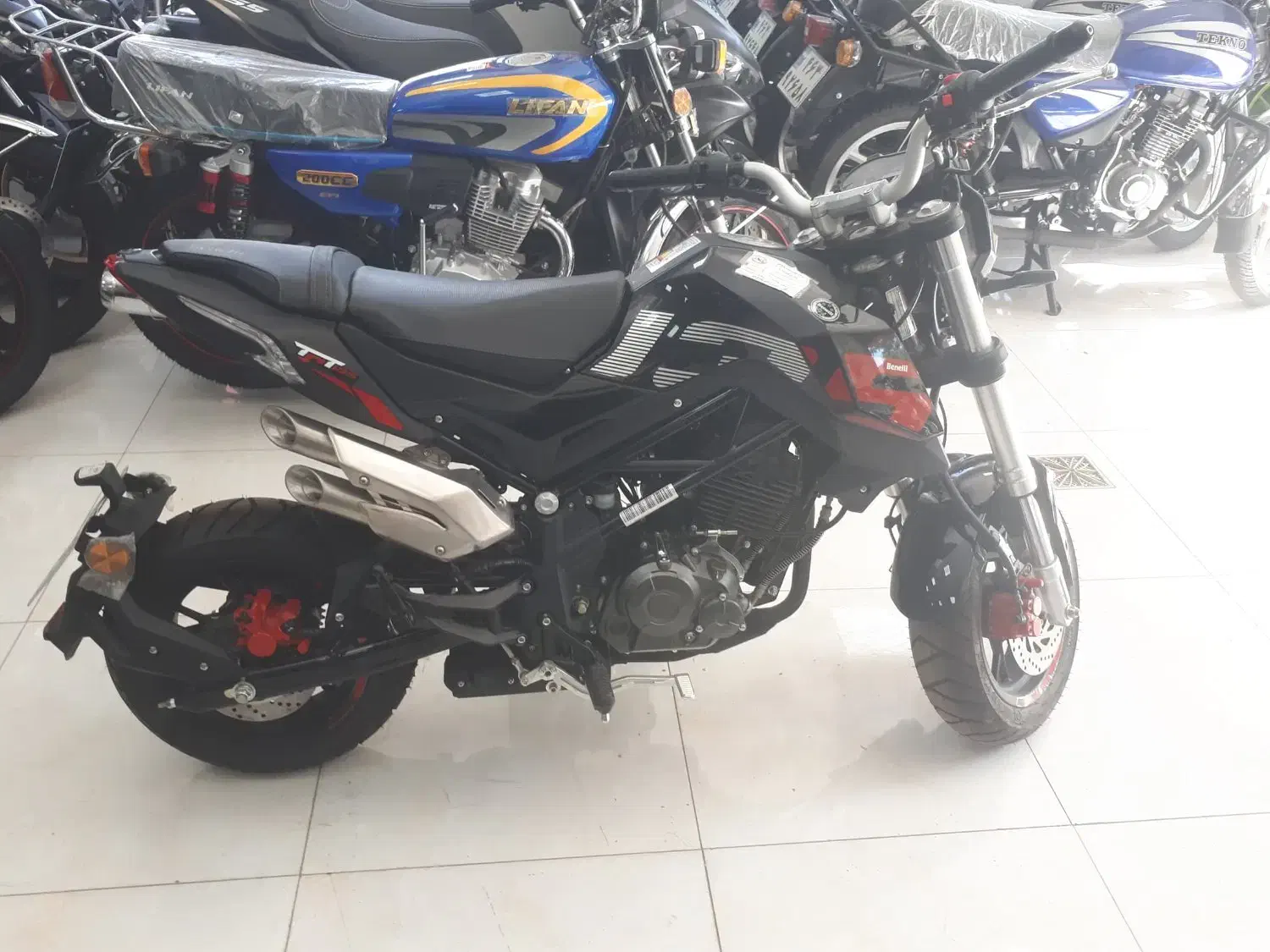 بنلی 135 خشک|موتورسیکلت|بیجار, |دیوار