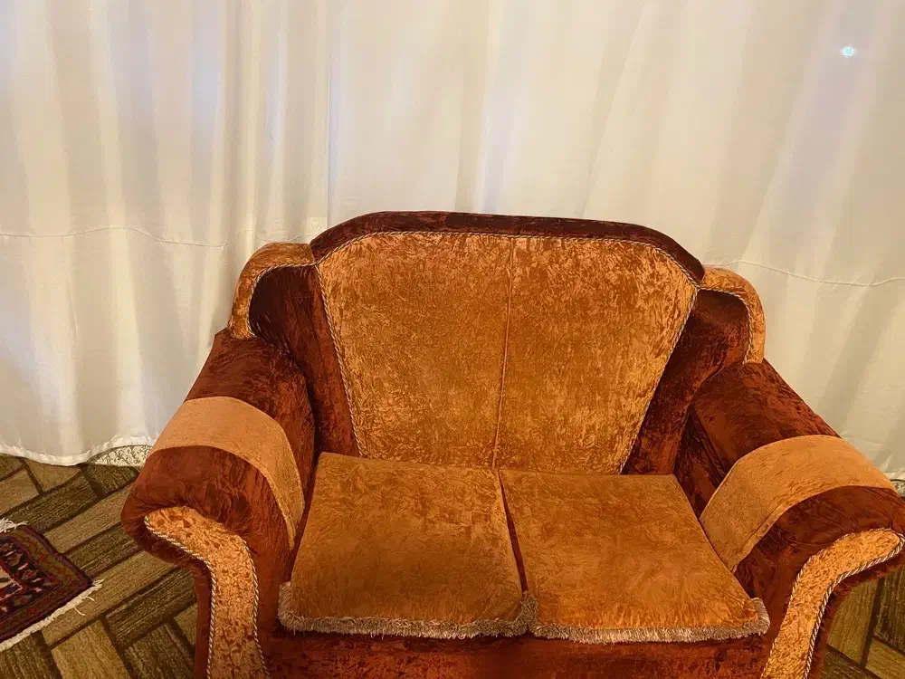 مبل راحتی دو دست|مبلمان خانگی و میز عسلی|اهر, |دیوار