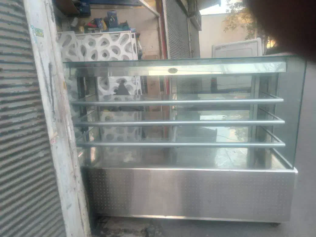 ویترین خشک فریدونی با روشنایی در طبقات|کافی‌شاپ و رستوران|تهران, پامنار|دیوار