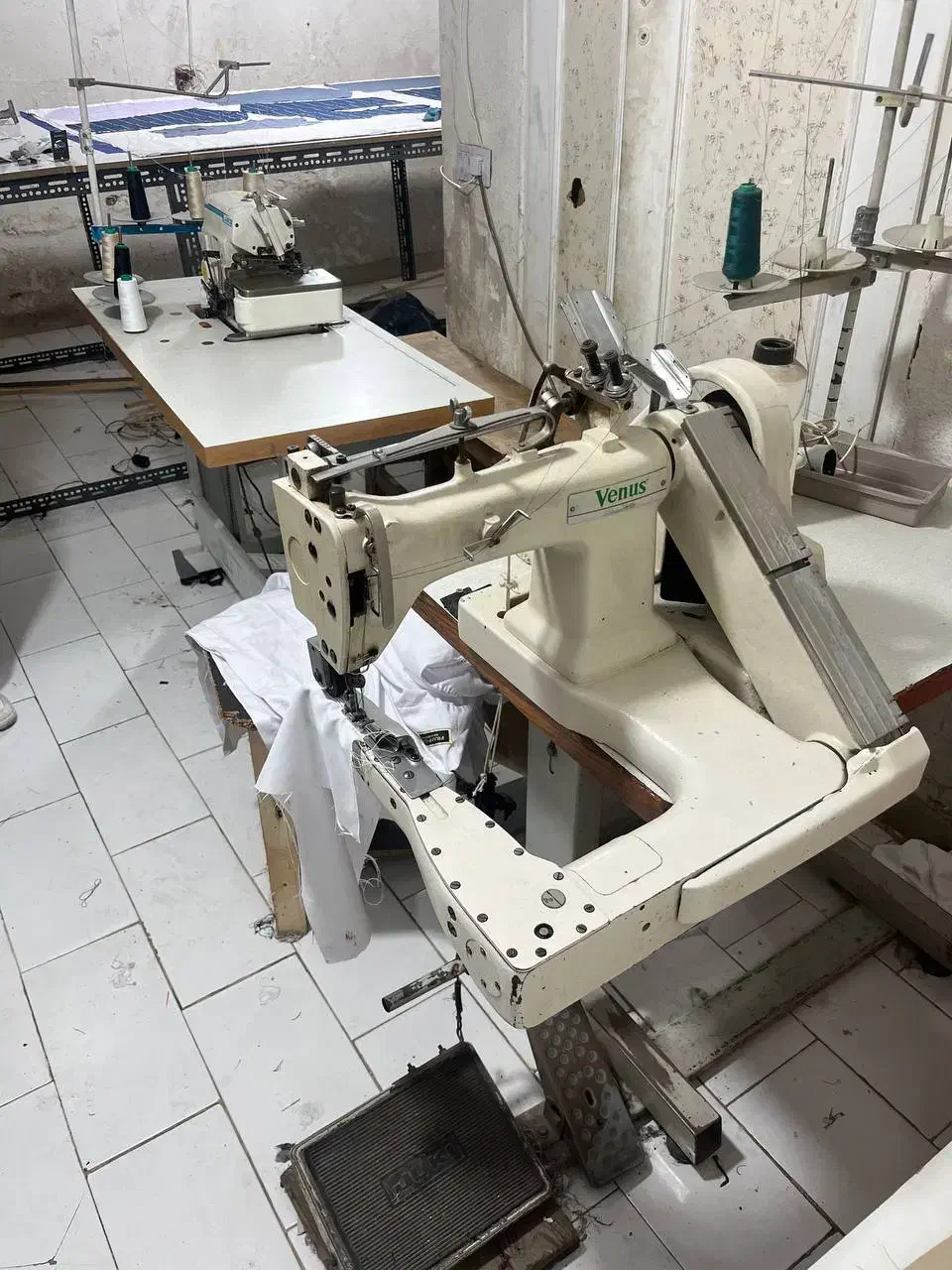 دوسوزنه کابویی سرحال|چرخ خیاطی و ریسندگی|کرج, کلاک نو|دیوار