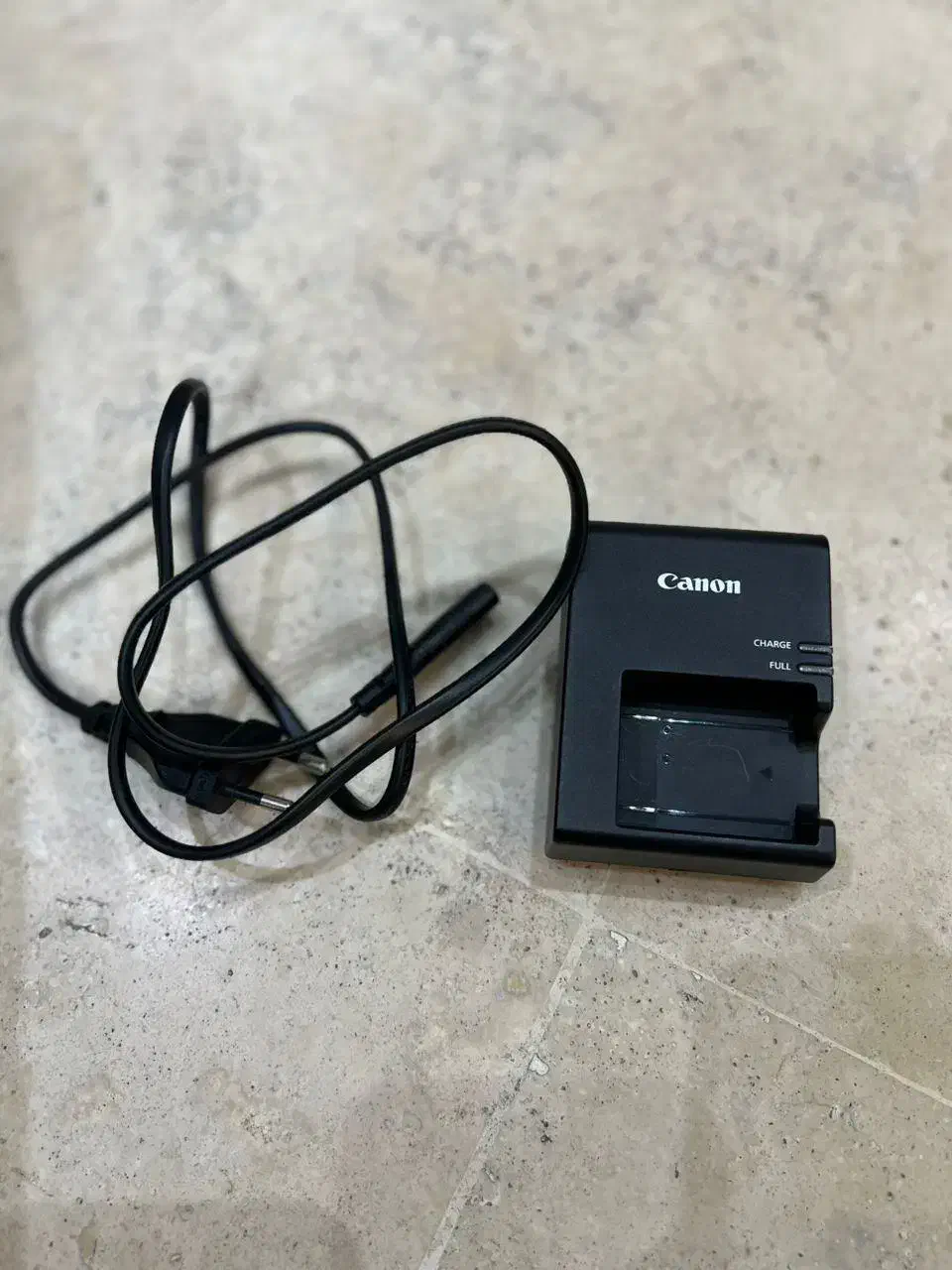 دوربین canon 2000d|دوربین عکاسی و فیلم‌برداری|رشت, شهرک قدس|دیوار